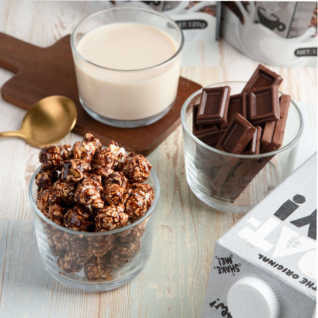 Chef Poppin Oatly’s Oatmilk & Chocolate Gourmet Coated Popcorn - 120g