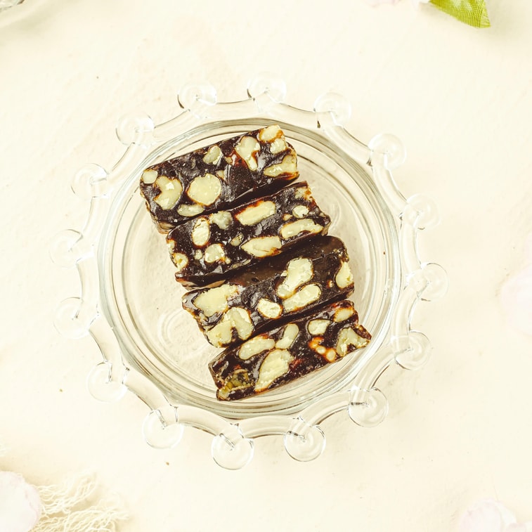 Cherry Grandfather Walnut & Date Cake - 100g