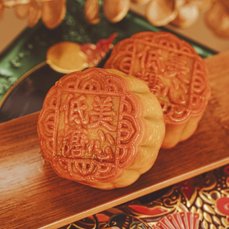 MX Reduced Sugar Lotus Seed Paste Mooncake - 90g x 6 pcs