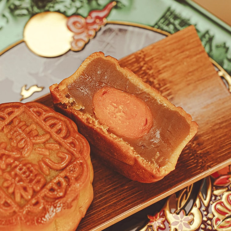 MX Reduced Sugar Lotus Seed Paste Mooncake - 90g x 6 pcs