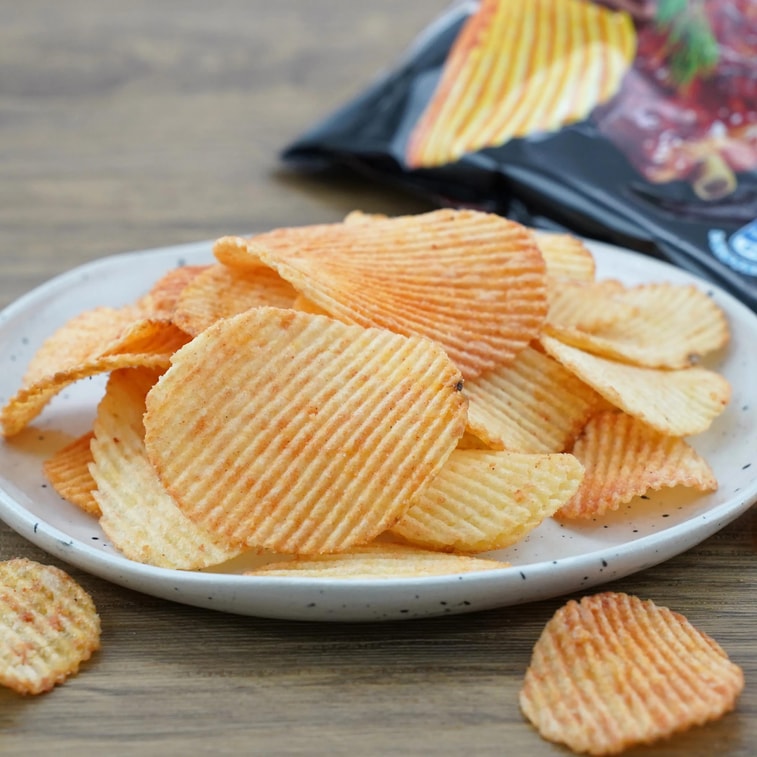 Lay's BBQ Pork Rib Flavor Potato Chips - 59.5g