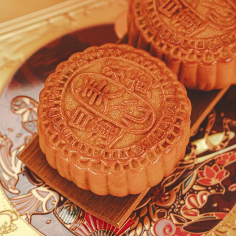 MX Double Egg Yolks White Lotus Seed Paste Mooncake - 185g x 4 pcs