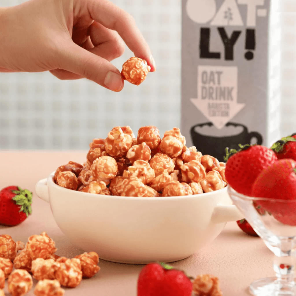 Chef Poppin Oatly’s Oatmilk & Strawberry Gourmet Coated Popcorn - 20g