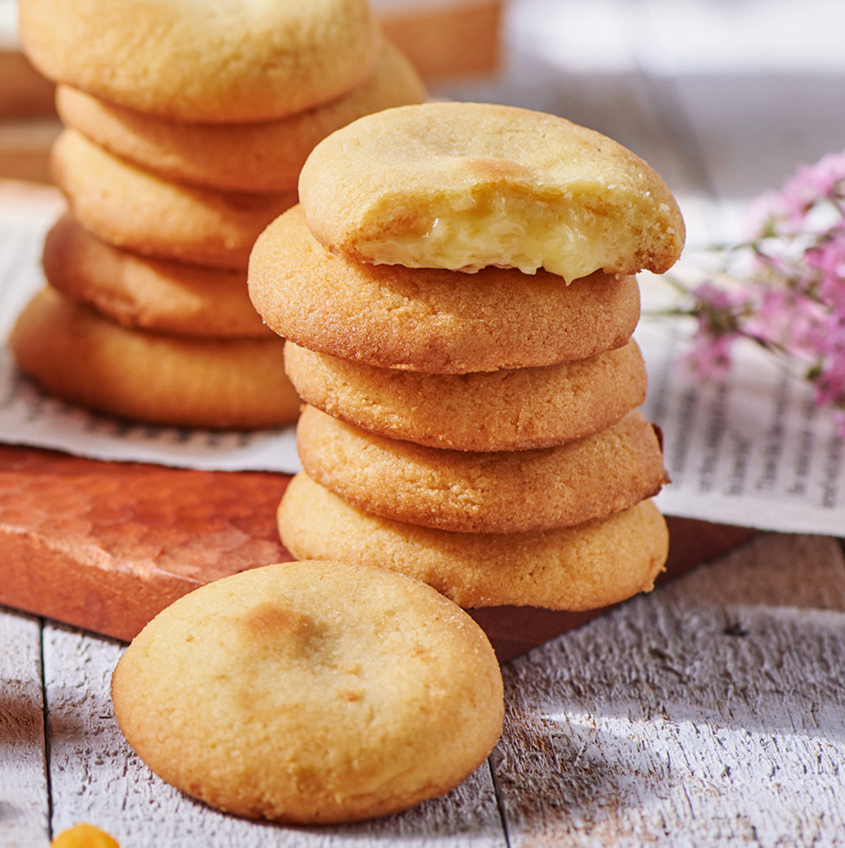 shj-city-collection-hong-kong-salted-egg-yolk-sandwich-biscuits-75g