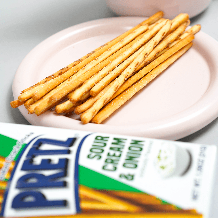 Glico Pretz Sour Cream & Onion Flavor Sticks - 31g - ding - go