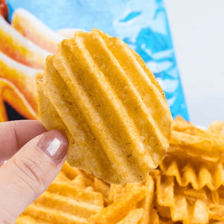 Lay's Wavy Potato Chips Grilled Squid Flavor 70g, additional package view 4