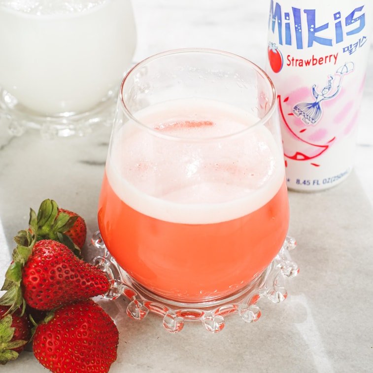 Lotte Milkis Strawberry Flavor - 250ml x 6 Pack - ding-go