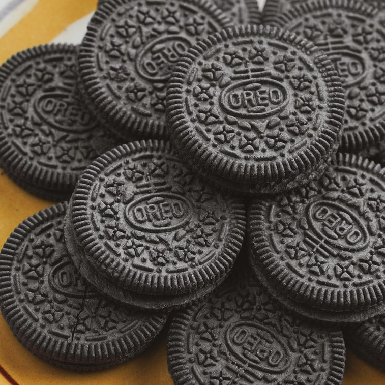 OREO Birthday Cake Flavor Sandwich Cookie - 97g - ding - go