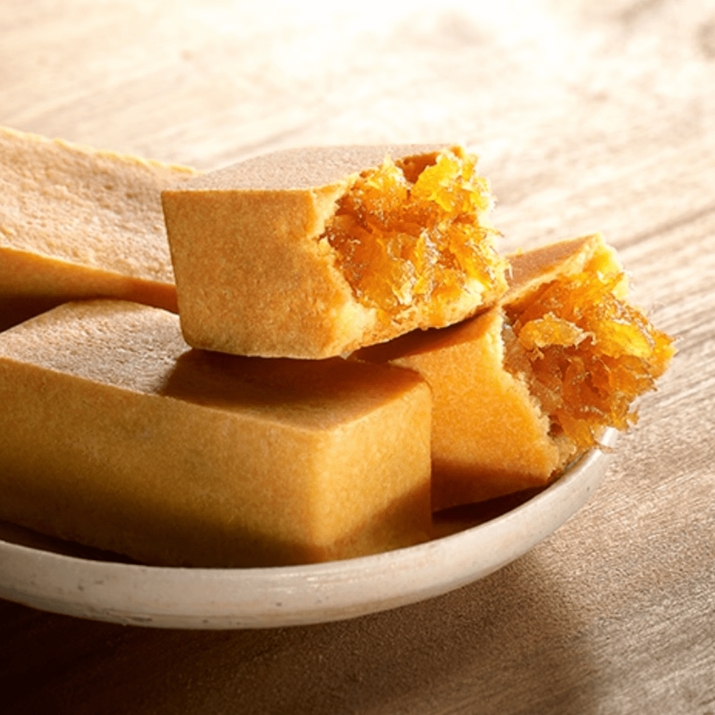 SunnyHills Pineapple Cake - 50g x 10 pcs - ding-go