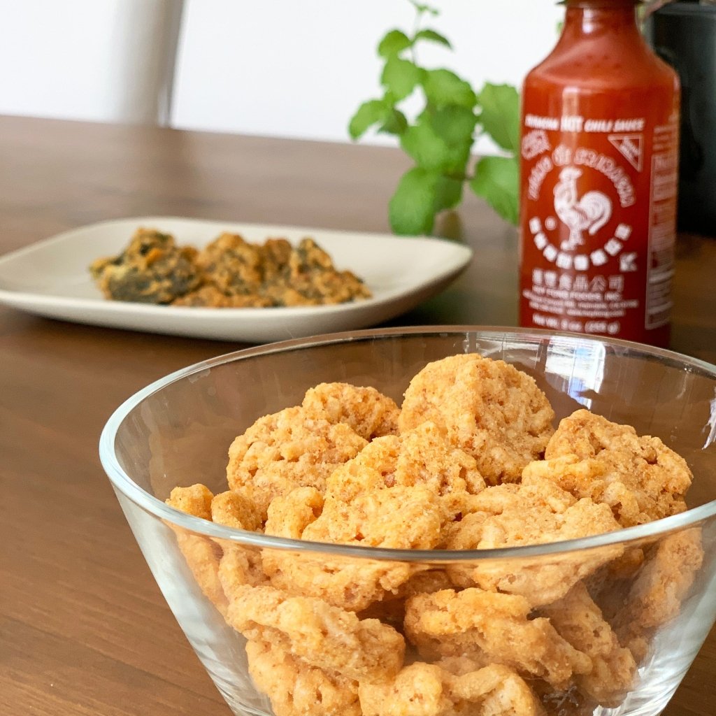 Woodridge Snacks Sticky Rice Chips Sriracha (2.47 Oz.) - 70g - ding-go